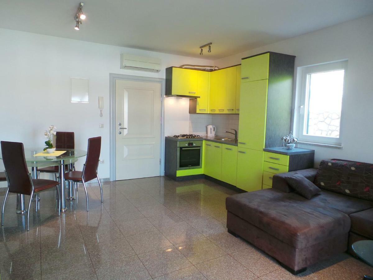 Holiday Home In Malinska/Insel Krk 13031 Zewnętrze zdjęcie